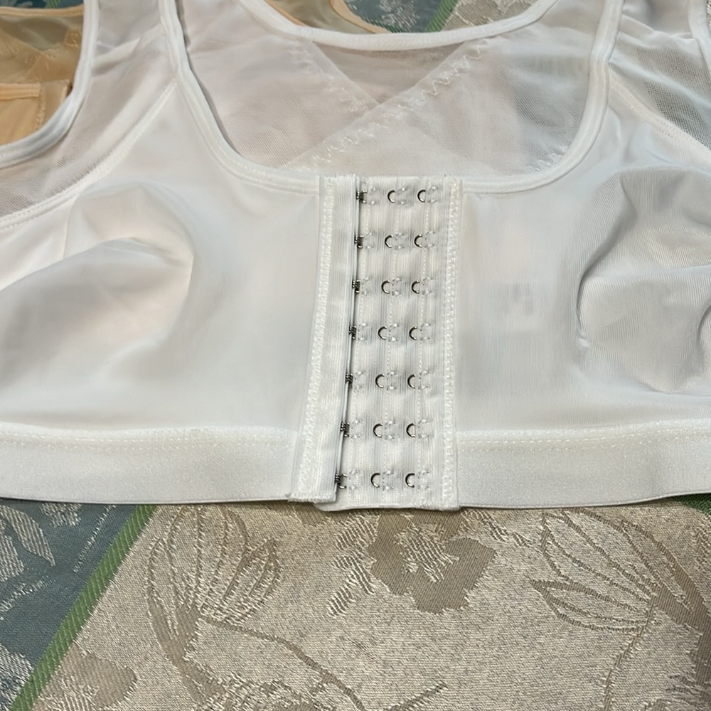 Front closure bras - Picture 2 of 9